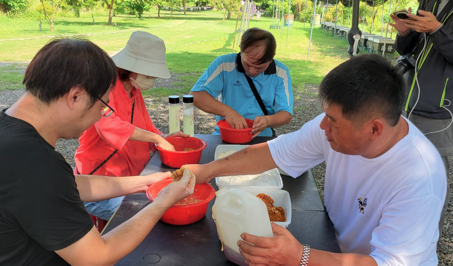09_手搓花粉蜂糧