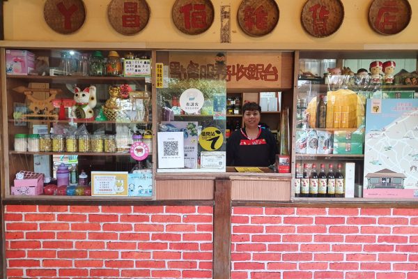 翌軒田園入口處是充滿鄉土味的雜貨鋪。