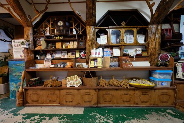 02.場域內販售各式特色農業的伴手禮。